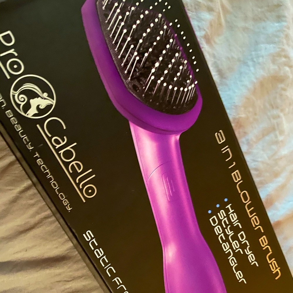 Brand New Purple Pro Cabello 3 in 1 Blower Brush.